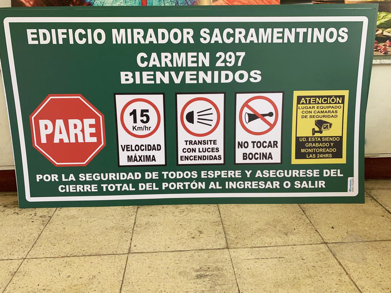 Porton entrada edificio